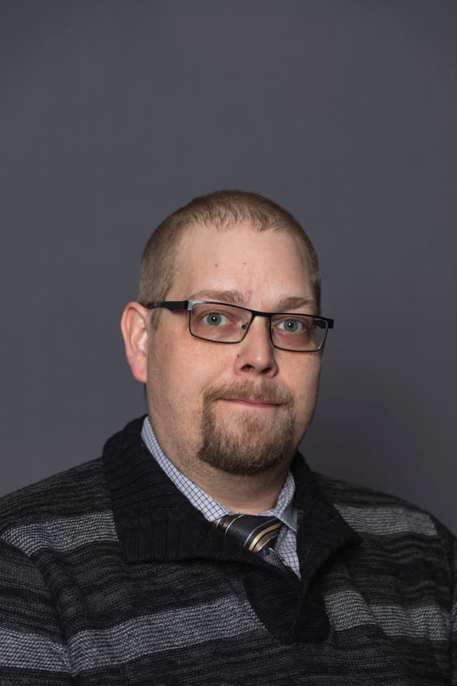 Jonathan's headshot